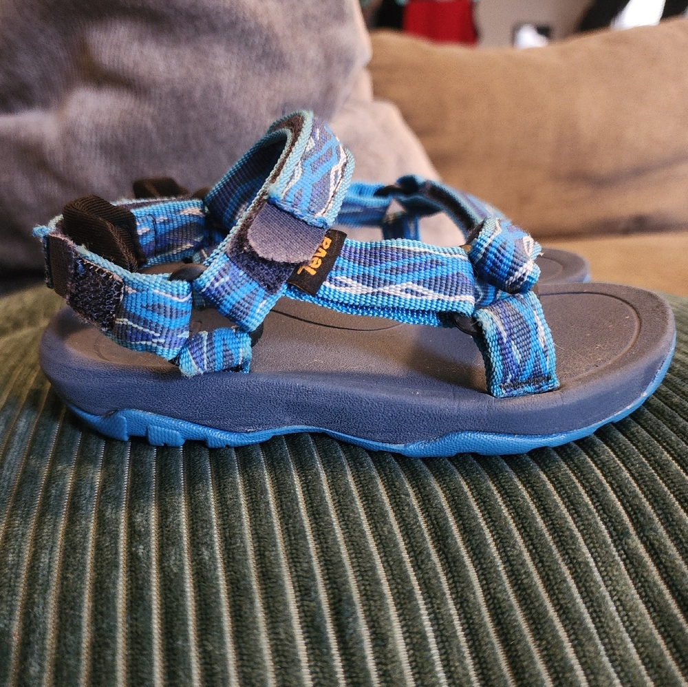 Toddler boys Teva sandals